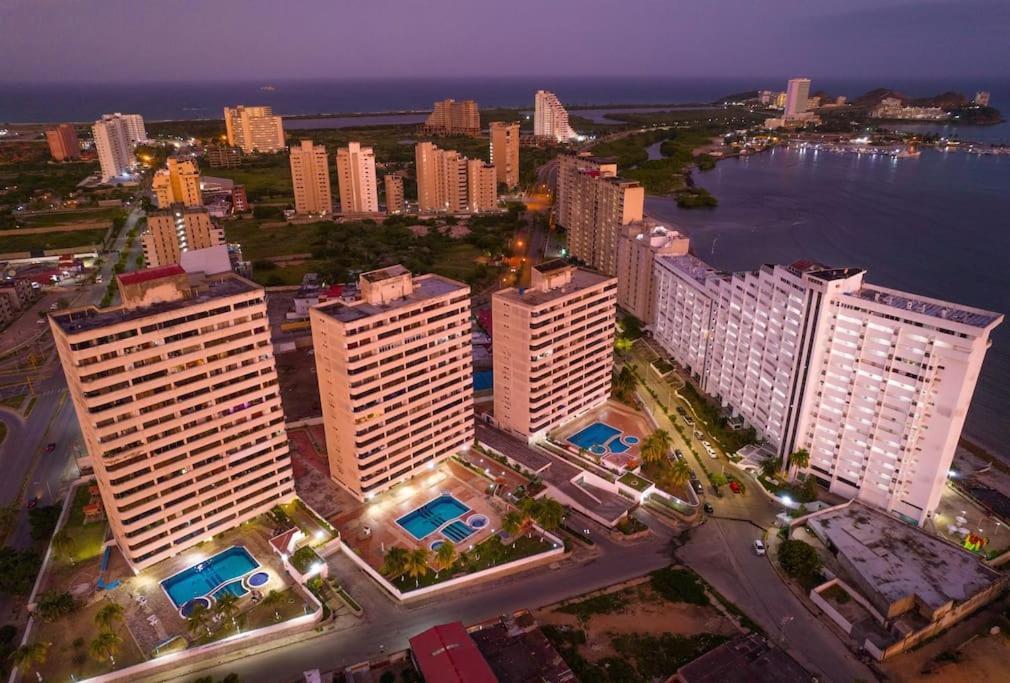 2 Habitaciones Con Hermosa Vista Al Mar Porlamar Bagian luar foto